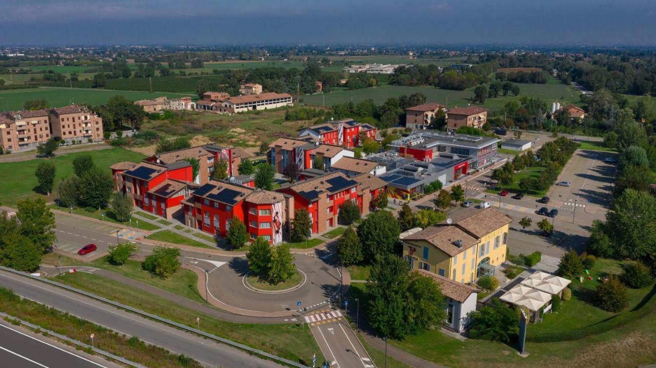 Hotel Maranello Village Extérieur photo